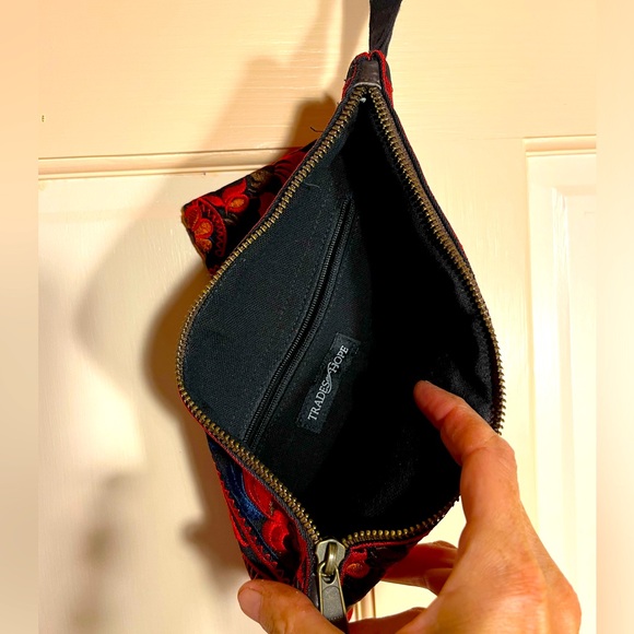 Trades of Hope Embroidered Cotton Scarlet‎ Clutch Wristlet, very clean - Picture 3 of 4